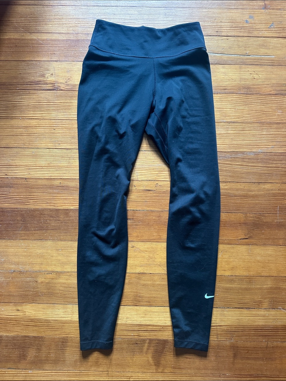 Nike Black Leggings with Small Swoosh on the Sidd
